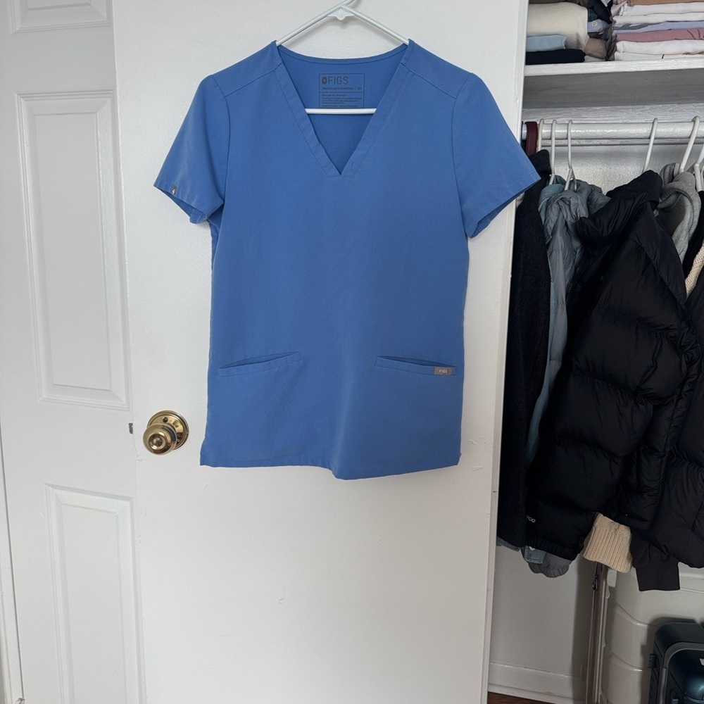 Figs Vibrant Blue Scrub Ensemble
Ceil Blue - Picture 2 of 5